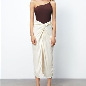 SATIN EFFECT SKIRT WITH KNOT